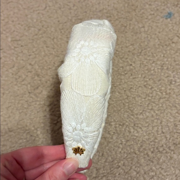 Lele Sadoughi Love Knot Floral White Hand Band main image 6